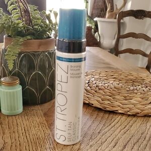 New W/wrap St. Tropez Self-Tan Classic Mousse in White and Blue